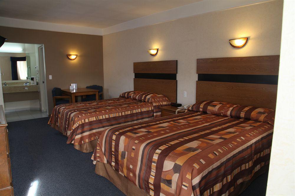 American Inn Hotel & Suites Parral Exterior photo
