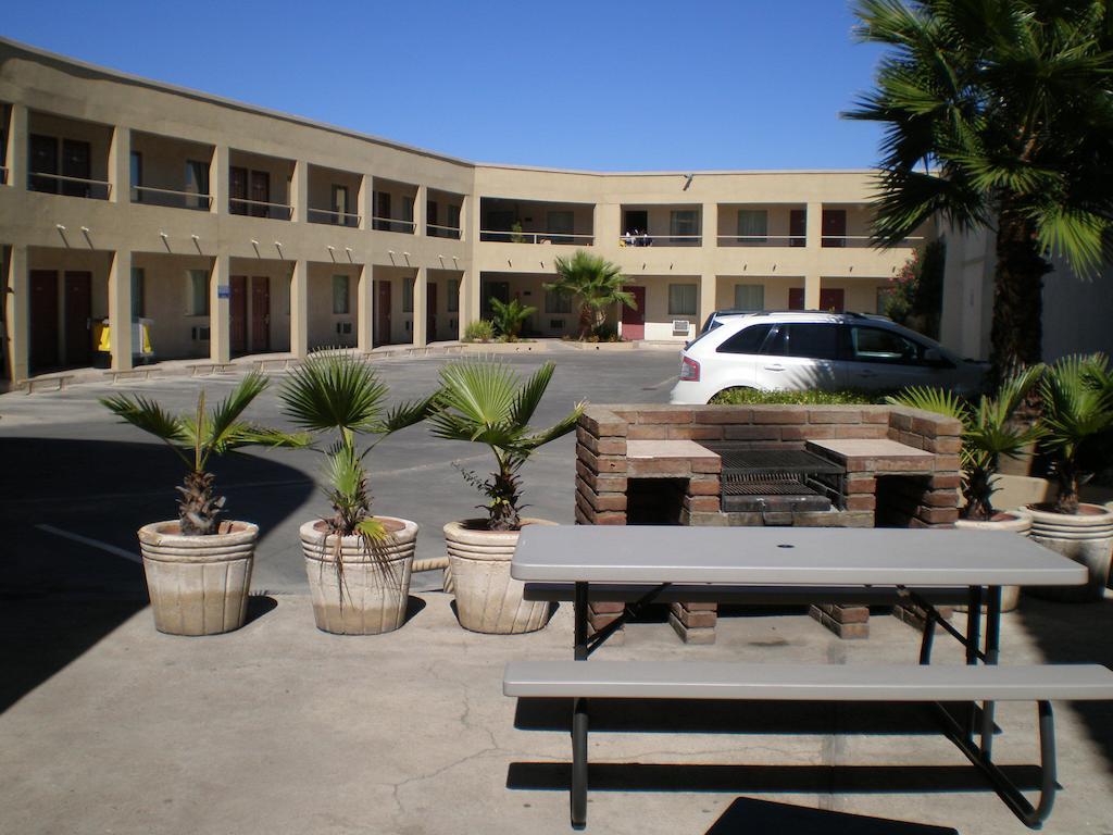 American Inn Hotel & Suites Parral Exterior photo